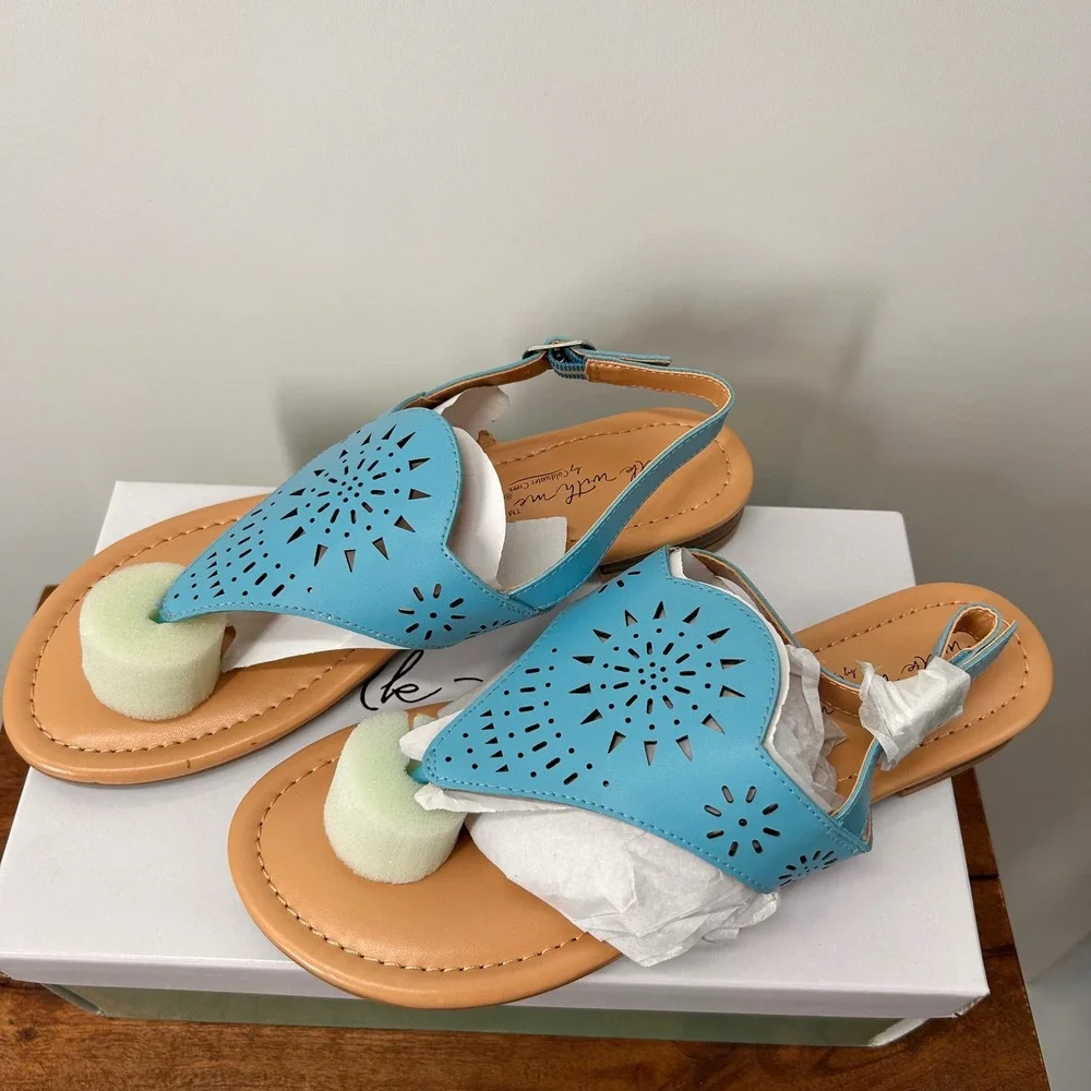 Coldwater Creek Walk With Me Perfed Thong Sandals Ocean Blue 14343 8.5W